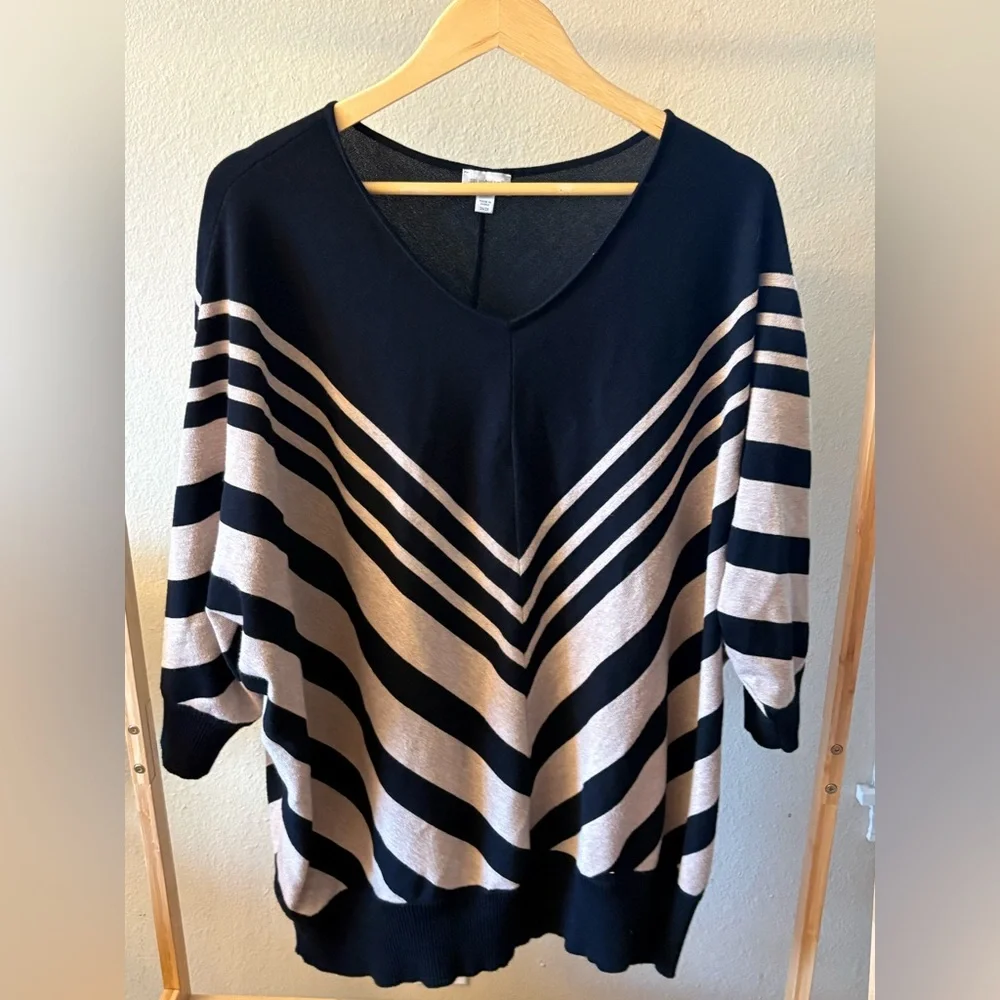 Avenue Plus Size 26/28 Black Tan Chevron Knit Top V Neck - Picture 2 of 7